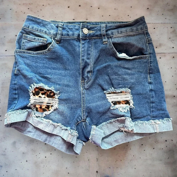Leopard print patch denim jean shorts size‎ small - Picture 8 of 10